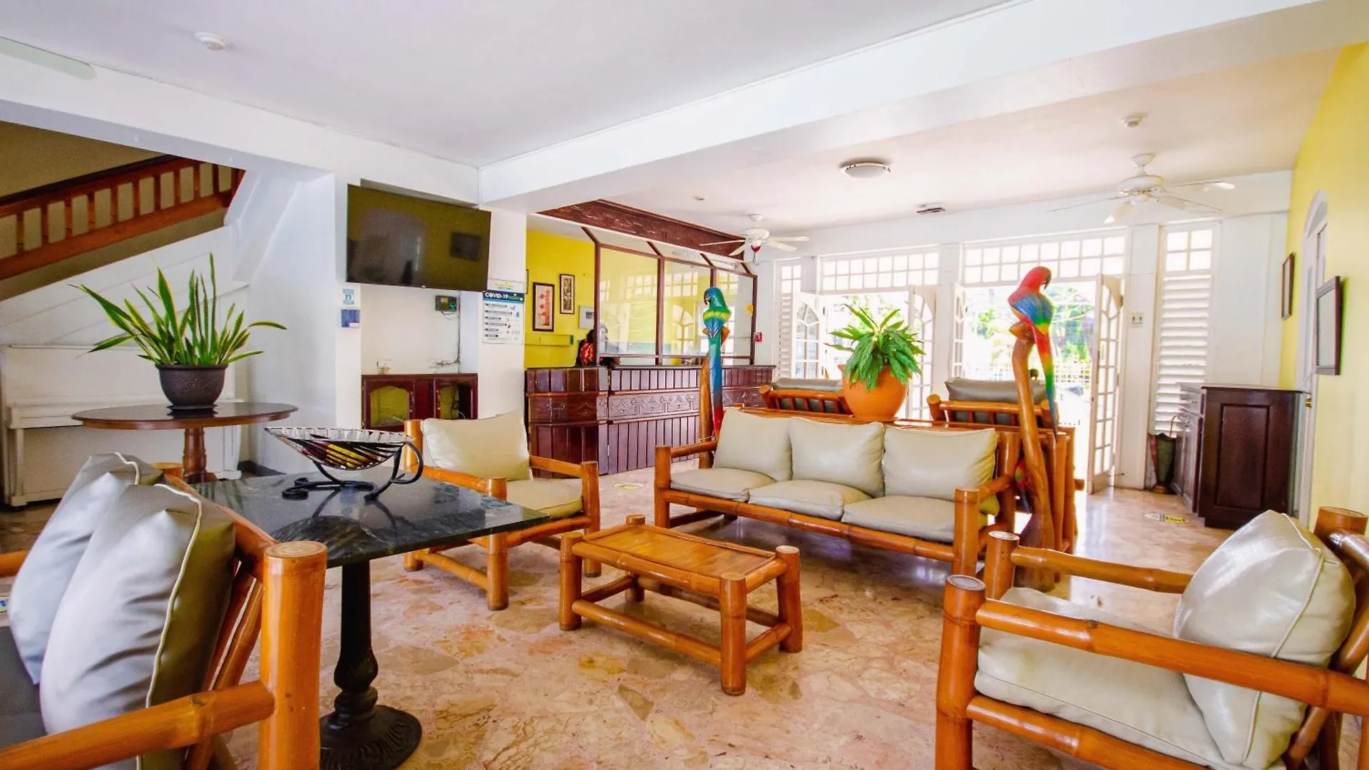 Heart Of Ocho Rios-Free Beach Acess-King Bed-Pool-100Mbps Apartment