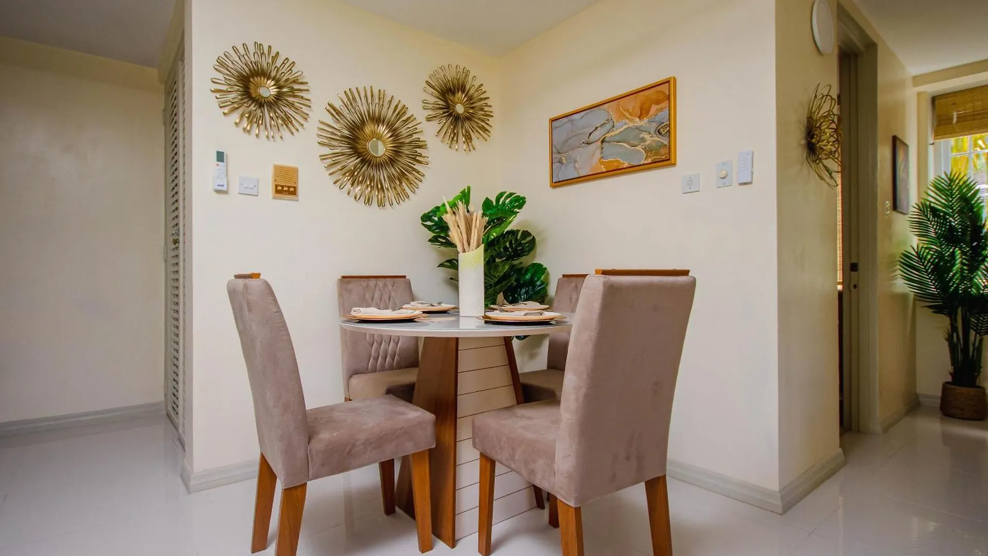 Heart Of Ocho Rios-Free Beach Acess-King Bed-Pool-100Mbps Apartment