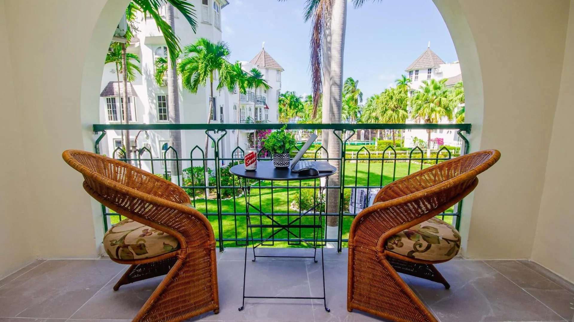 Heart Of Ocho Rios-Free Beach Acess-King Bed-Pool-100Mbps contacts