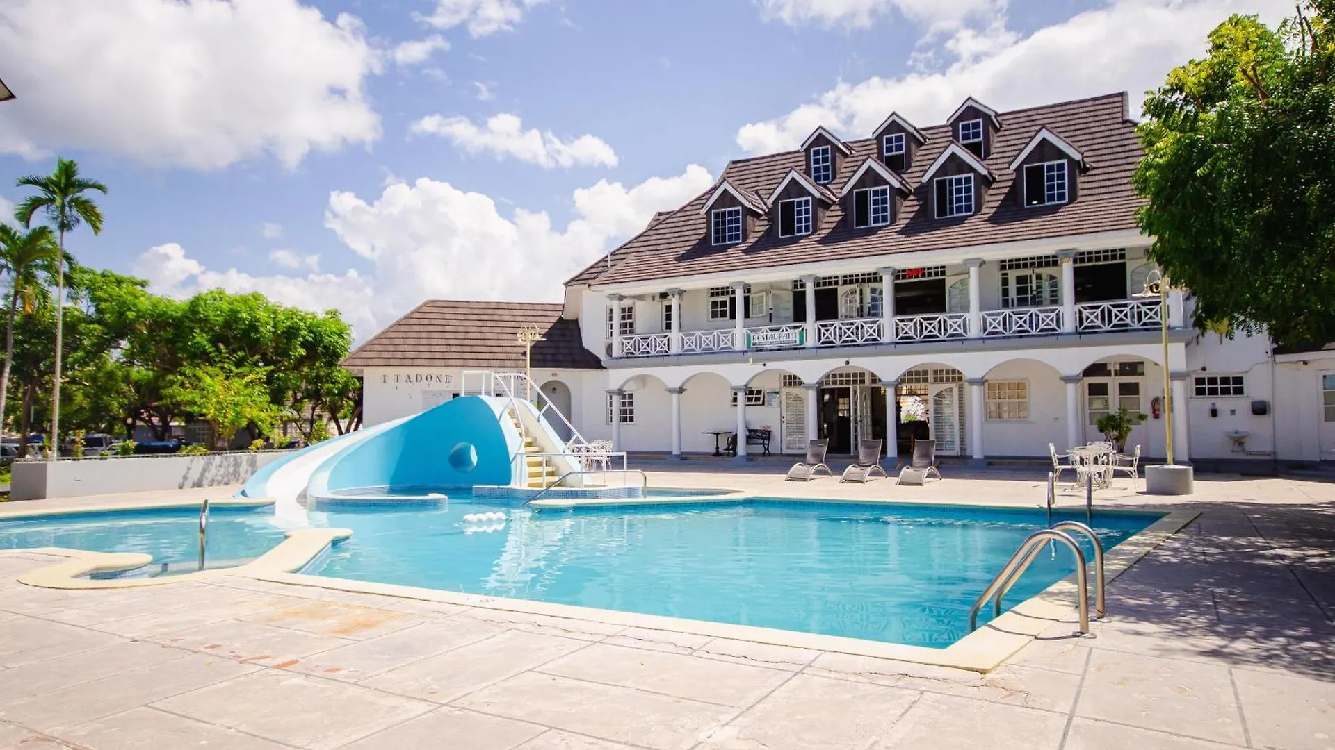 Heart Of Ocho Rios-Free Beach Acess-King Bed-Pool-100Mbps