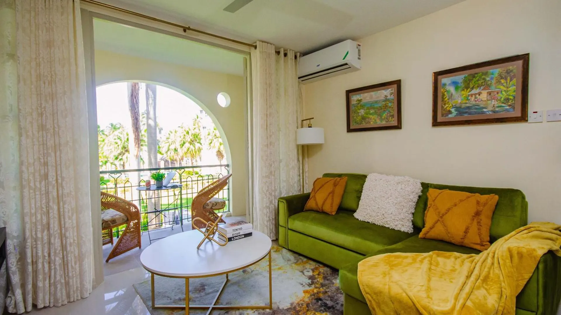 Apartment Heart Of Ocho Rios-Free Beach Acess-King Bed-Pool-100Mbps Jamaica